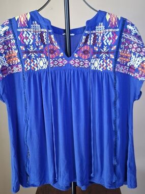 Jodifl Women’s Blue Embroidered Tie Neck Top; Size S